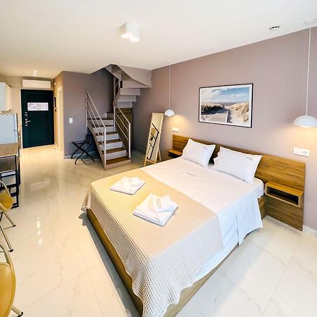 Sithonian Sunset Luxury - Nikiti Cozy Getawaysアパートホテル エクステリア 写真